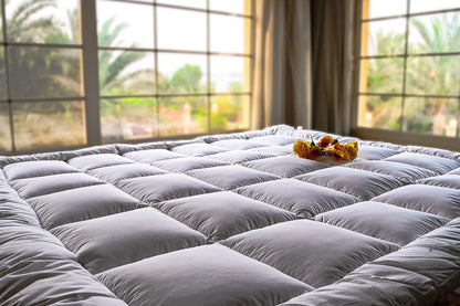 حوّل مرتبتك العادية إلى سرير فندق 5 نجوم مع غطاء مرتبة الفندق من TM Home بارتفاع 7 سم، المصمم لراحة عميقة تشبه السحاب ورفاهية تدوم طويلاً.