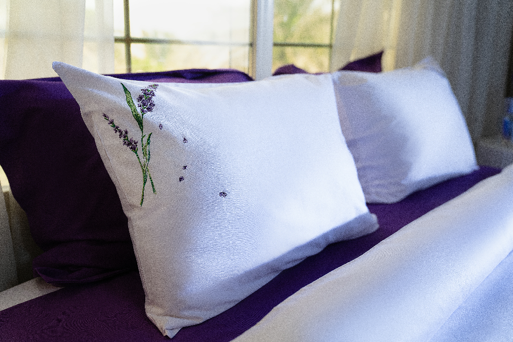 TM Home “Lavender” 3-Piece Embroidered Duvet Cover Set – 100% Egyptian Cotton – 600TC – 250,000-Stitch Soft Violet Detailing